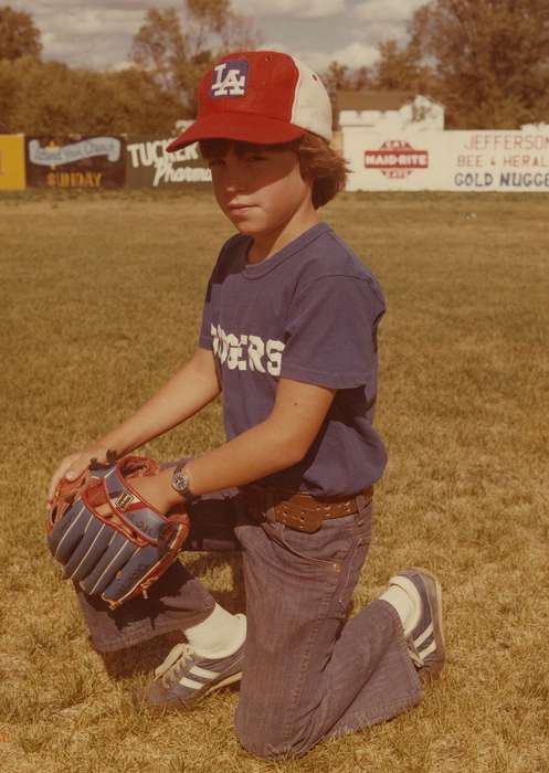 Portraits - Individual, Iowa History, baseball glove, Iowa, baseball, Jefferson, IA, Sports, Simmons, Barbara, Children, boy, history of Iowa