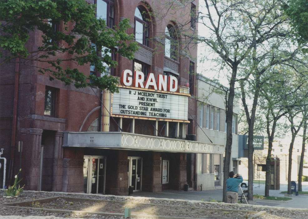 Main Streets & Town Squares, Cities and Towns, Iowa History, history of Iowa, movie theater, Roberts, Lori, Dubuque, IA, Entertainment, opera house, Iowa