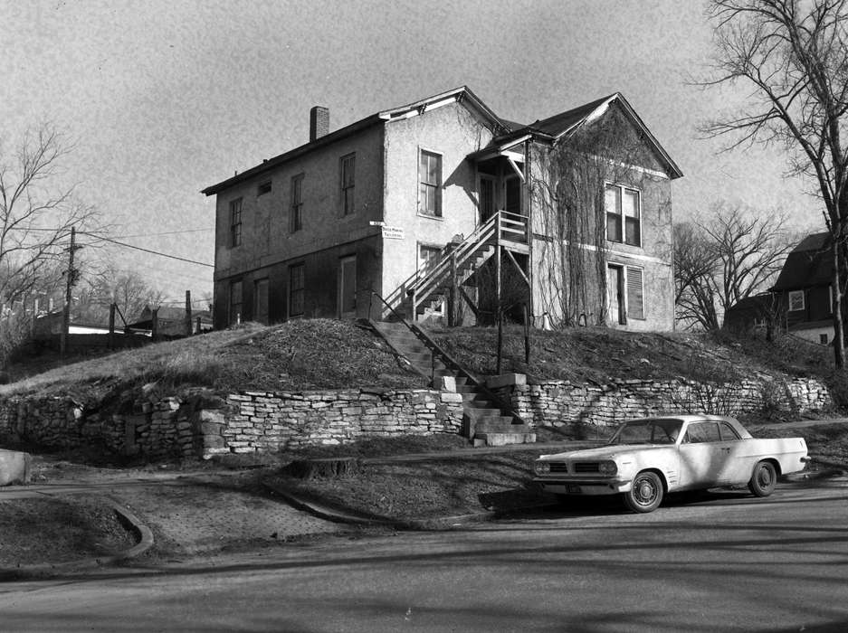 car, Iowa History, Iowa, Motorized Vehicles, Lemberger, LeAnn, Ottumwa, IA, house, Homes, history of Iowa