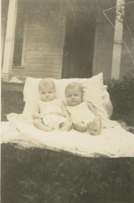 Portraits - Group, history of Iowa, Iowa History, pillow, Iowa, Mountain, Carole, twins, Waterloo, IA, Children, blanket, baby