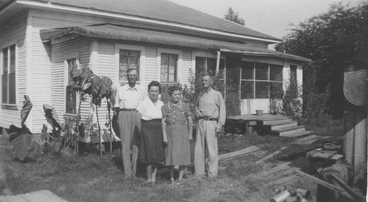 Portraits - Group, house, Morris, Lola, Cedar Falls, IA, Iowa, history of Iowa, Iowa History