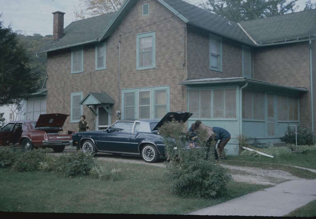 brick building, car, Iowa History, Iowa, Motorized Vehicles, Zischke, Ward, IA, Homes, history of Iowa