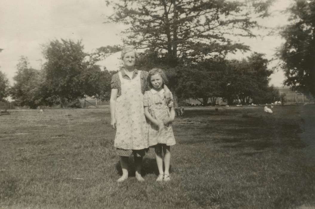 Portraits - Group, grandmother, history of Iowa, Iowa History, Families, Fonda, IA, grandchildren, Iowa, Owens, Tricia