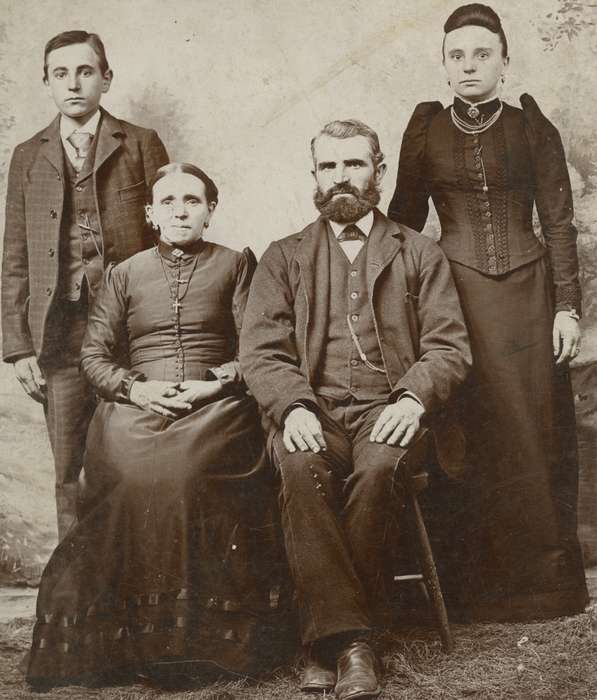 Portraits - Group, history of Iowa, Iowa History, Families, Griesert, Lori, Iowa, hairstyle, Bremer County, IA