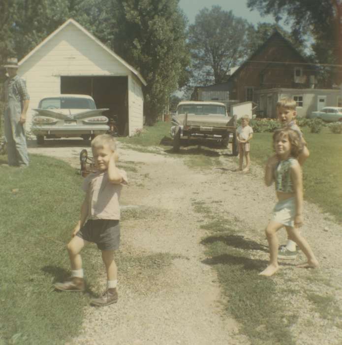 Portraits - Group, car, Children, Iowa History, Iowa, Motorized Vehicles, Families, Owen, Phil, Lisbon, IA, driveway, Leisure, history of Iowa