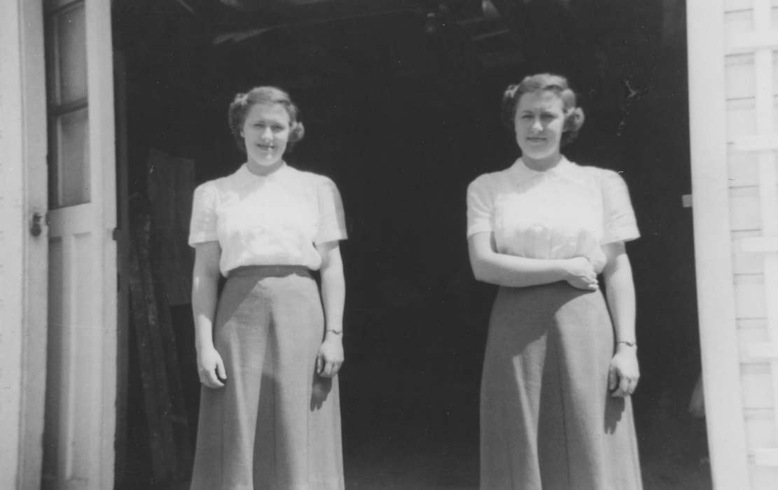 Portraits - Group, skirt, history of Iowa, Iowa History, IA, smile, Busse, Victor, Iowa, twins, dress, look alike