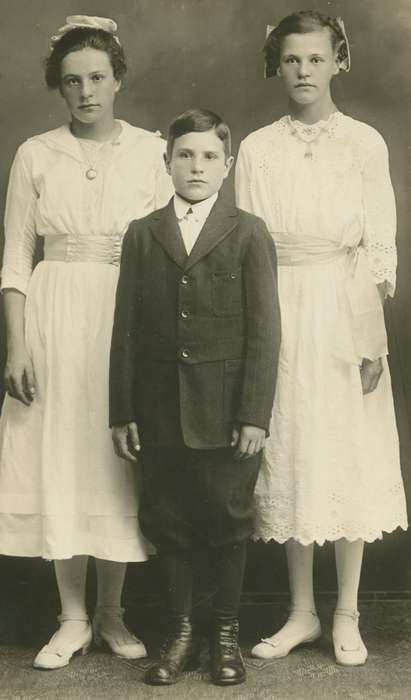 Iowa History, Bremer County, IA, Children, Iowa, history of Iowa, Portraits - Group, Families, siblings, Griesert, Lori