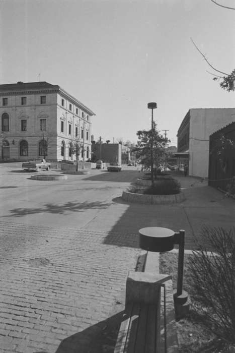Main Streets & Town Squares, history of Iowa, brick road, Ottumwa, IA, Iowa History, Lemberger, LeAnn, Businesses and Factories, street light, Iowa, Cities and Towns