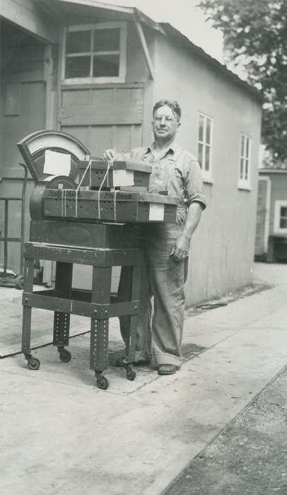 Portraits - Individual, Iowa History, Iowa, hatchery, Labor and Occupations, McMurray, Doug, worker, overalls, scale, Webster City, IA, history of Iowa