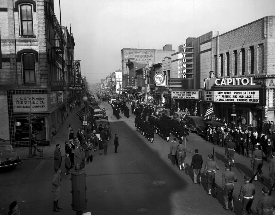 Ottumwa, IA, Fairs and Festivals, movie theater, history of Iowa, Lemberger, LeAnn, Motorized Vehicles, Main Streets & Town Squares, crowd, wwii, Cities and Towns, parade, Iowa, Iowa History, world war ii