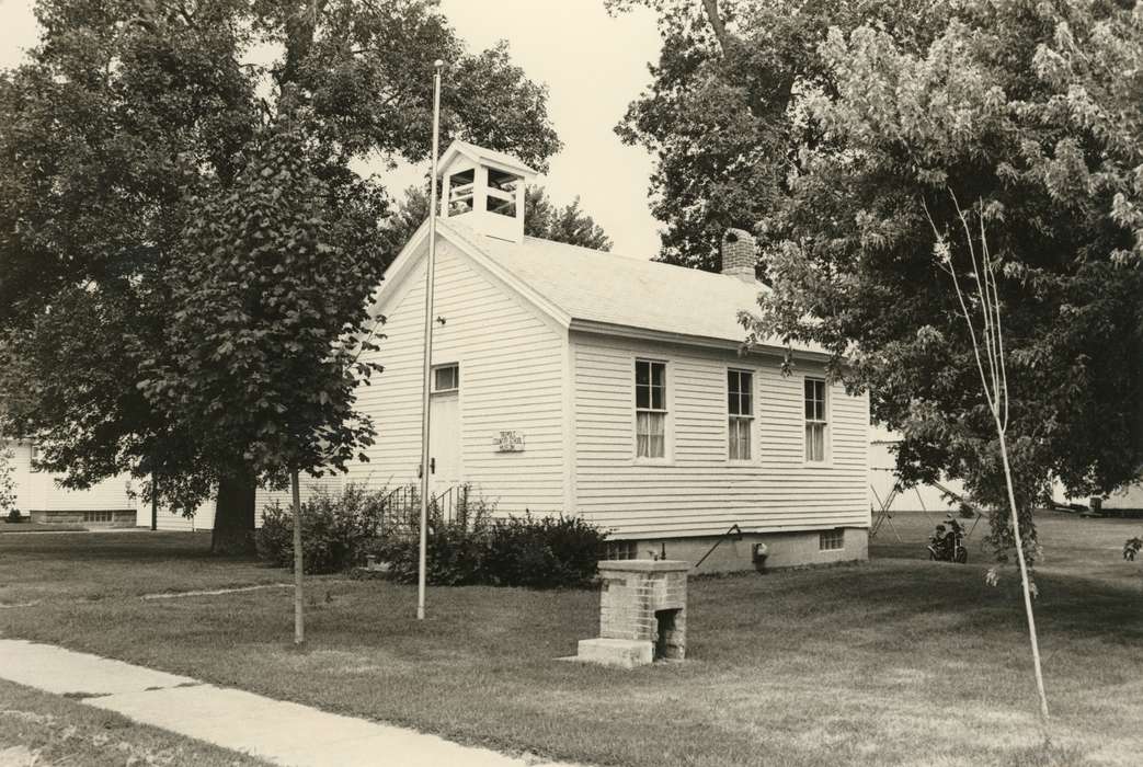history of Iowa, Iowa History, flagpole, trees, sidewalk, country school, Iowa, Cities and Towns, Schools and Education, schoolhouse, Waverly Public Library