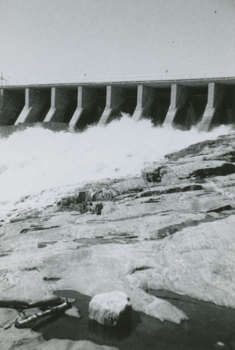 Travel, Columbia River, OR, history of Iowa, Iowa History, Mortenson, Jill, Lakes, Rivers, and Streams, water, Iowa, dam