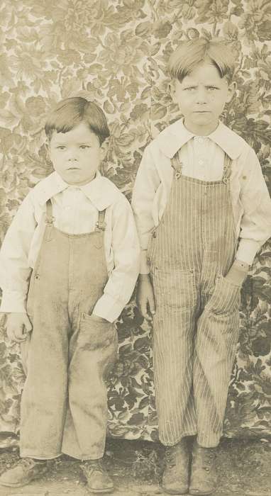 Portraits - Group, history of Iowa, Iowa History, floral, Spilman, Jessie Cudworth, Iowa, Children, boy, USA, overalls