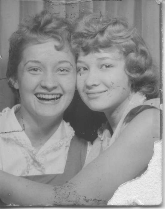 Portraits - Group, Bouck, Sharon, history of Iowa, Iowa History, smiles, sisters, hug, Iowa, Waterloo, IA