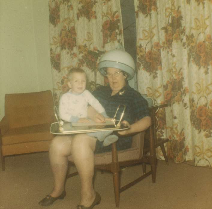 Portraits - Group, boy, Iowa, living room, Children, hairstyle, Aust, Kim, hair dryer, history of Iowa, Davenport, IA, grandma, Iowa History