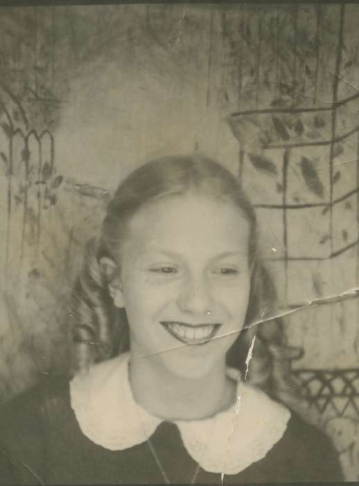 history of Iowa, Portraits - Individual, Iowa, Salway, Evelyn, Iowa History, lipstick, Clarinda, IA