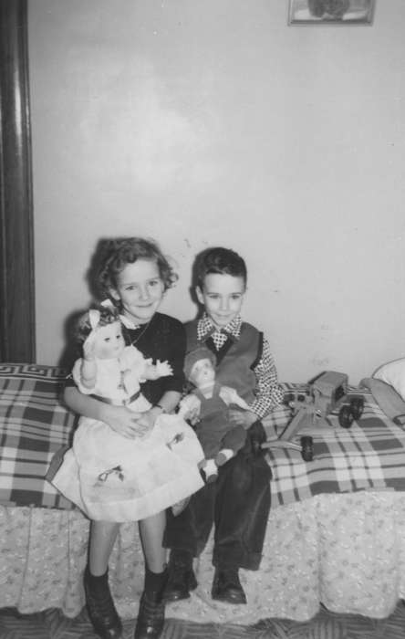 Portraits - Group, Burlington, IA, history of Iowa, Iowa History, bed, toy, Busse, Victor, doll, Iowa, Children
