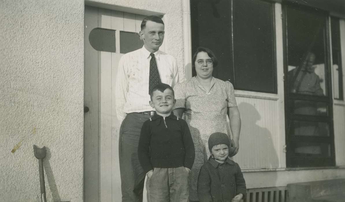 Portraits - Group, West Liberty, IA, Iowa, history of Iowa, Meyers, Peggy, Families, Iowa History