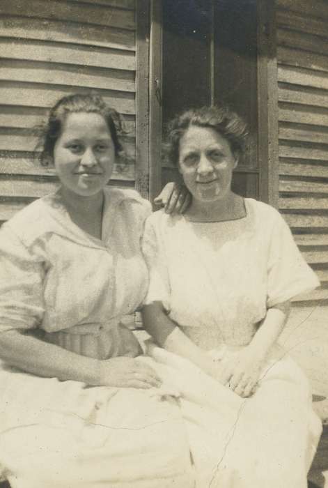 Portraits - Group, history of Iowa, women, Iowa History, Spilman, Jessie Cudworth, Iowa, Homes, dress, USA