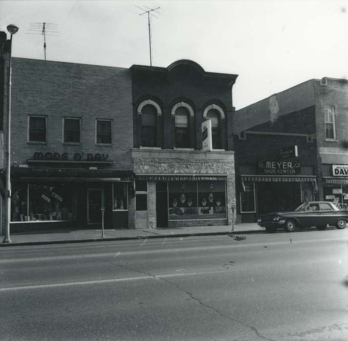 history of Iowa, window, Businesses and Factories, Waverly Public Library, Main Streets & Town Squares, Iowa, car, antenna, Motorized Vehicles, Iowa History, Cities and Towns