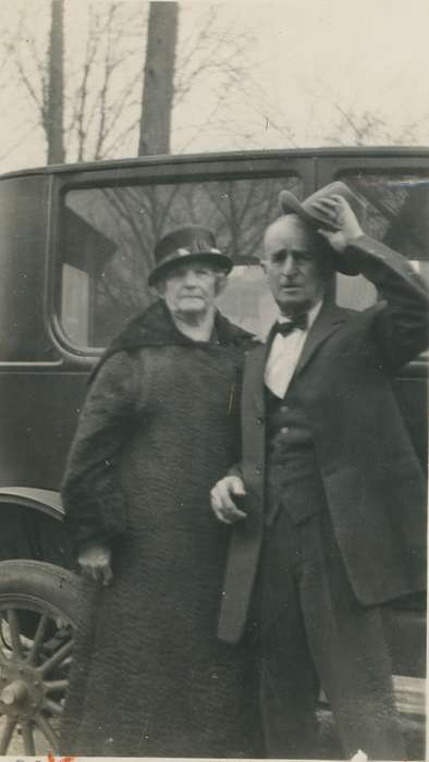 Portraits - Group, hats, Iowa, couple, Theatre Museum of Repertoire Americana, hat, Families, car, Fort Dodge, IA, history of Iowa, bow tie, Iowa History