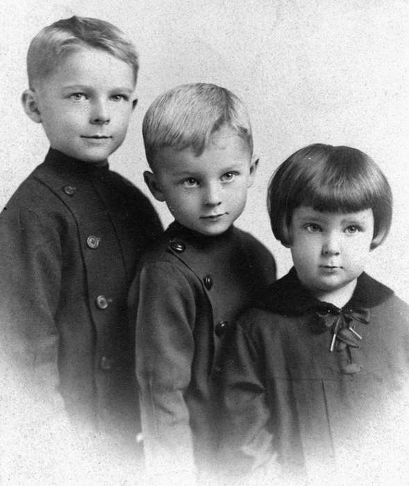 Portraits - Group, history of Iowa, Iowa History, Iowa, Shaw, Marilyn, sibling, Children, Des Moines, IA
