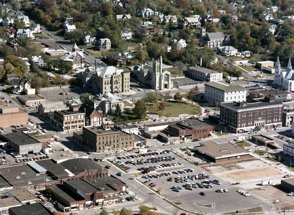 Main Streets & Town Squares, history of Iowa, Religious Structures, Ottumwa, IA, Iowa History, Lemberger, LeAnn, parking lot, Aerial Shots, Iowa, Cities and Towns, church, street, park