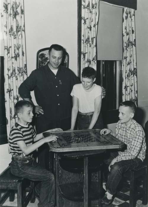 game, Children, Iowa History, orphan, Schools and Education, Iowa, checkers, Waverly Public Library, orphanage, Waverly, IA, Homes, Leisure, boy, history of Iowa