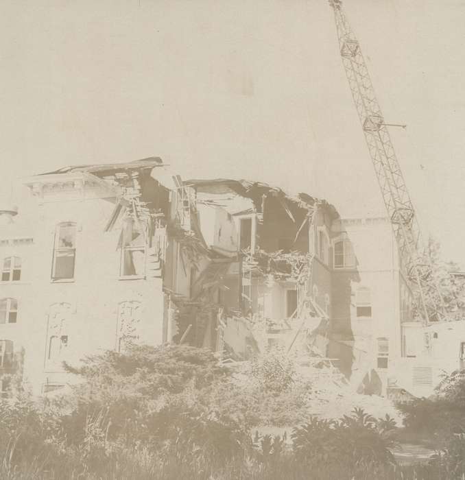 crane, Homes, Iowa History, history of Iowa, Motorized Vehicles, Waverly, IA, Iowa, demolition, Waverly Public Library, Labor and Occupations