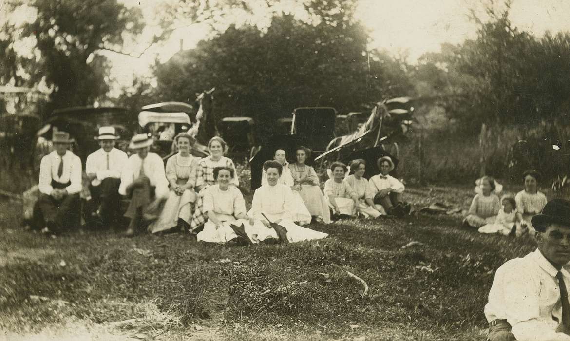 Portraits - Group, history of Iowa, Iowa History, IA, Families, Animals, Iowa, LeQuatte, Sue, horse, Children, Leisure