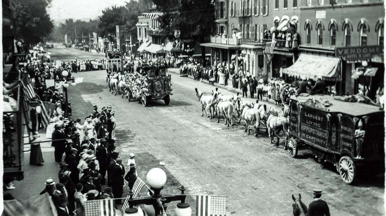 Iowa, parade, storefront, Animals, horse, Entertainment, Anamosa, IA, Businesses and Factories, Anamosa Library & Learning Center, history of Iowa, Main Streets & Town Squares, Iowa History