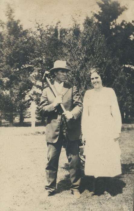 Neessen, Ben, Iowa History, dress, couple, Iowa, history of Iowa, Portraits - Group, hammer, IA, hat
