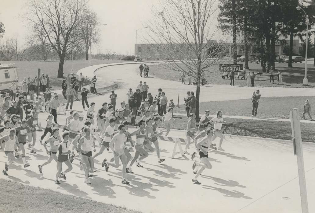 Outdoor Recreation, runner, run, Iowa, running, Waverly Public Library, outfit, crowd, history of Iowa, Waverly, IA, Iowa History