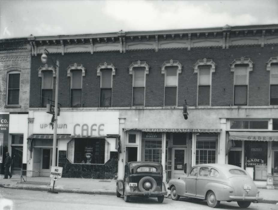 history of Iowa, Businesses and Factories, lightpost, Waverly Public Library, Main Streets & Town Squares, Iowa, car, Motorized Vehicles, Iowa History, Cities and Towns, architecture