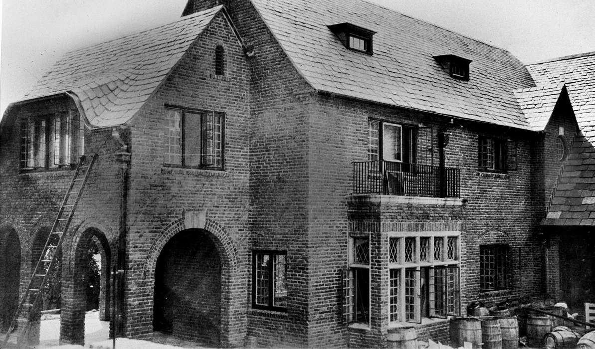 history of Iowa, Iowa History, Ottumwa, IA, Lemberger, LeAnn, architecture, roof, Iowa, Cities and Towns, Homes, ladder, construction, Labor and Occupations