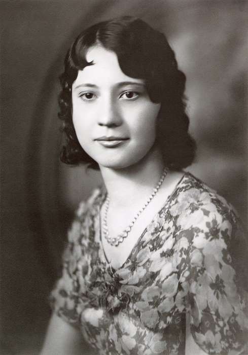 adolescent, necklace, hair, Portraits - Individual, girl, woman, Iowa History, Iowa, hairstyle, Fisher, Jennifer, dress, Sigourney, IA, history of Iowa