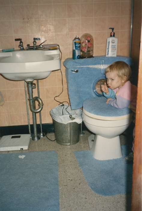 Boylan, Margie, history of Iowa, Iowa History, mirror, toilet, Murray, IA, sink, Iowa, Homes, bathroom, Children, scale