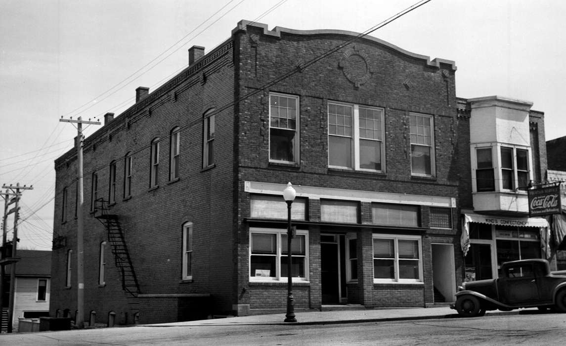 history of Iowa, Iowa History, Lemberger, LeAnn, Motorized Vehicles, car, Eldon, IA, Iowa, Cities and Towns