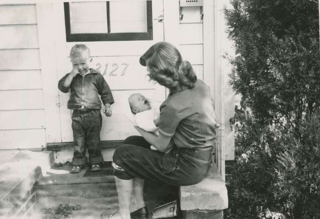 history of Iowa, Iowa History, Families, mother, Iowa, Roquet, Ione, house, Children, toddler, baby, Des Moines, IA