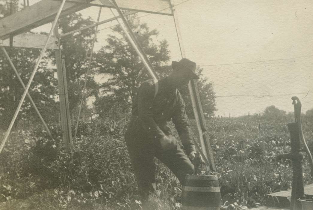 LeQuatte, Sue, barrel, pump, Iowa History, Iowa, history of Iowa, IA, Labor and Occupations