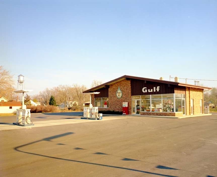 Camanche, IA, history of Iowa, Iowa History, Iowa, Motorized Vehicles, Clinton Public Library, gas station