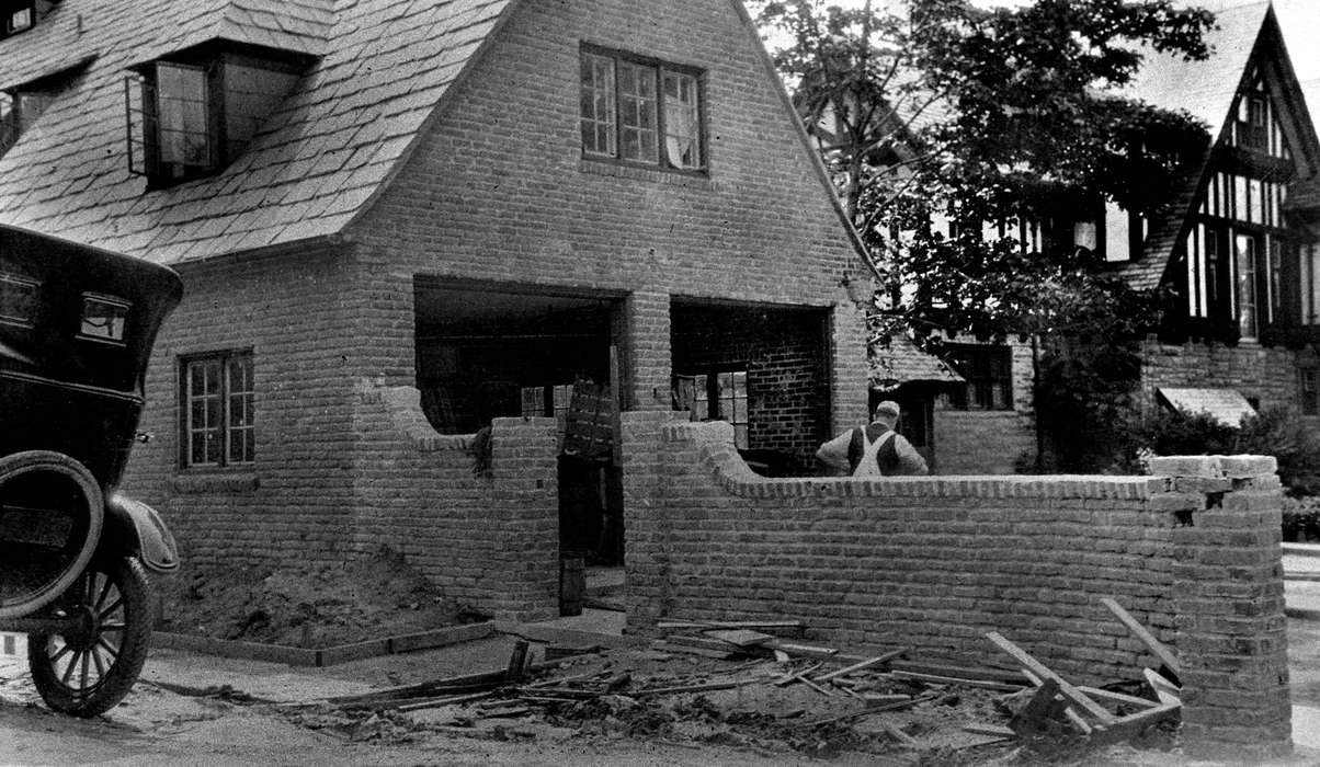 history of Iowa, Iowa History, construction, brick, Ottumwa, IA, Lemberger, LeAnn, Motorized Vehicles, car, Iowa, Cities and Towns, Homes, roof, construction crew, Labor and Occupations