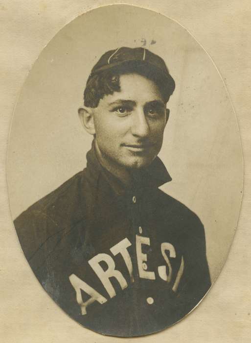 history of Iowa, Iowa History, IA, Pate, Linda, Iowa, baseball, Sports, Portraits - Individual
