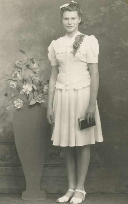 Iowa History, Bremer County, IA, woman, flowers, Iowa, history of Iowa, Portraits - Individual, Griesert, Lori