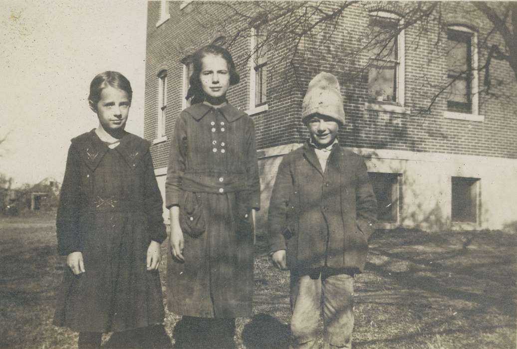 collar, Neessen, Ben, Iowa History, stocking hat, Children, Iowa, history of Iowa, Portraits - Group, IA, coat