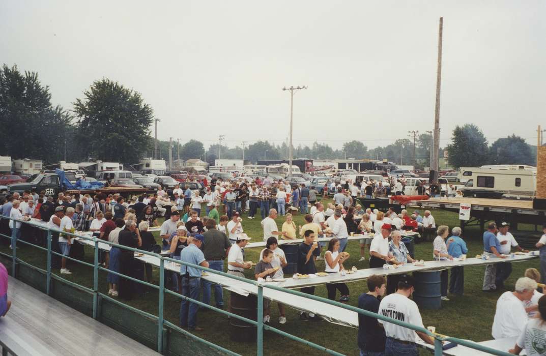 food, Iowa History, history of Iowa, crowd, Fairs and Festivals, Iowa, family, correct date needed, Waverly Public Library