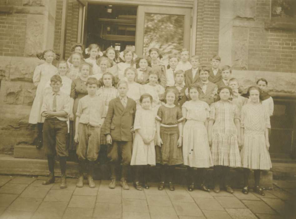 Portraits - Group, Iowa History, Iowa, Schools and Education, school, Davenport, IA, Barber, Jackie, class, Children, history of Iowa