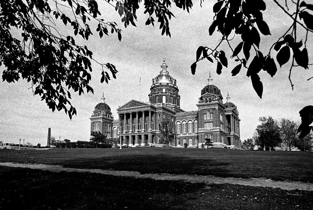 Iowa, capitol, column, pillar, Des Moines, IA, Lemberger, LeAnn, Cities and Towns, history of Iowa, dome, lawn, Iowa History