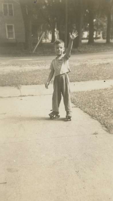 Cities and Towns, Iowa History, Straw, Dale, Iowa, Independence, IA, Outdoor Recreation, roller skates, Children, history of Iowa