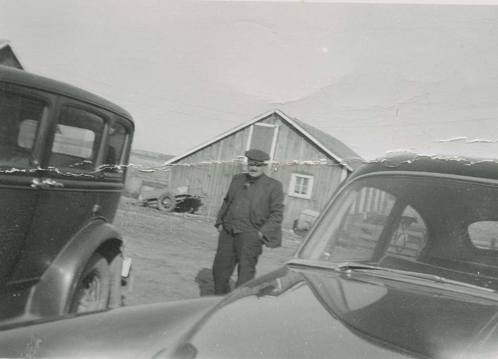 car, Iowa History, Iowa, Motorized Vehicles, IA, Farms, Hansen, Viola, Barns, history of Iowa